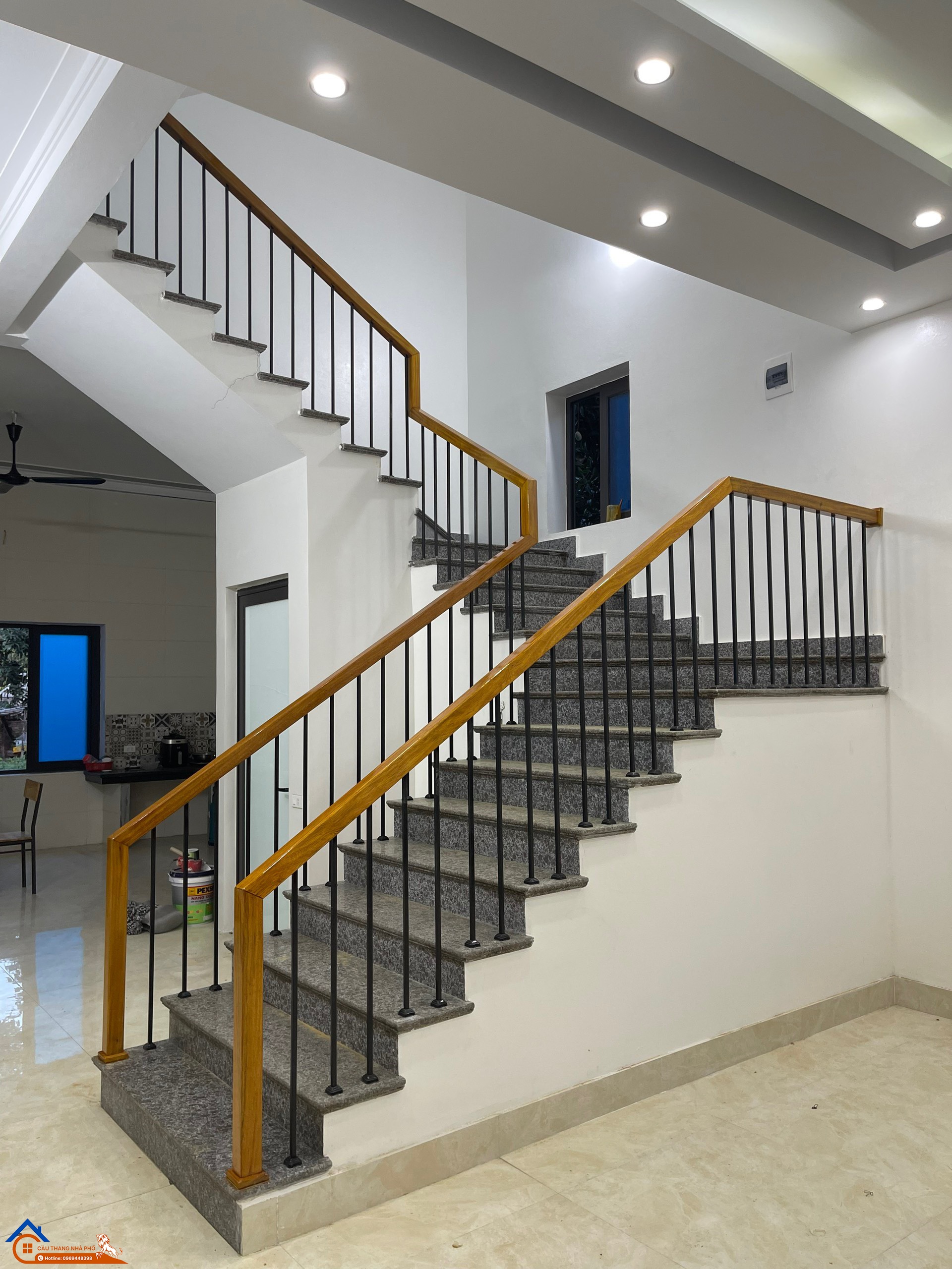 Cầu thang sắt (2)