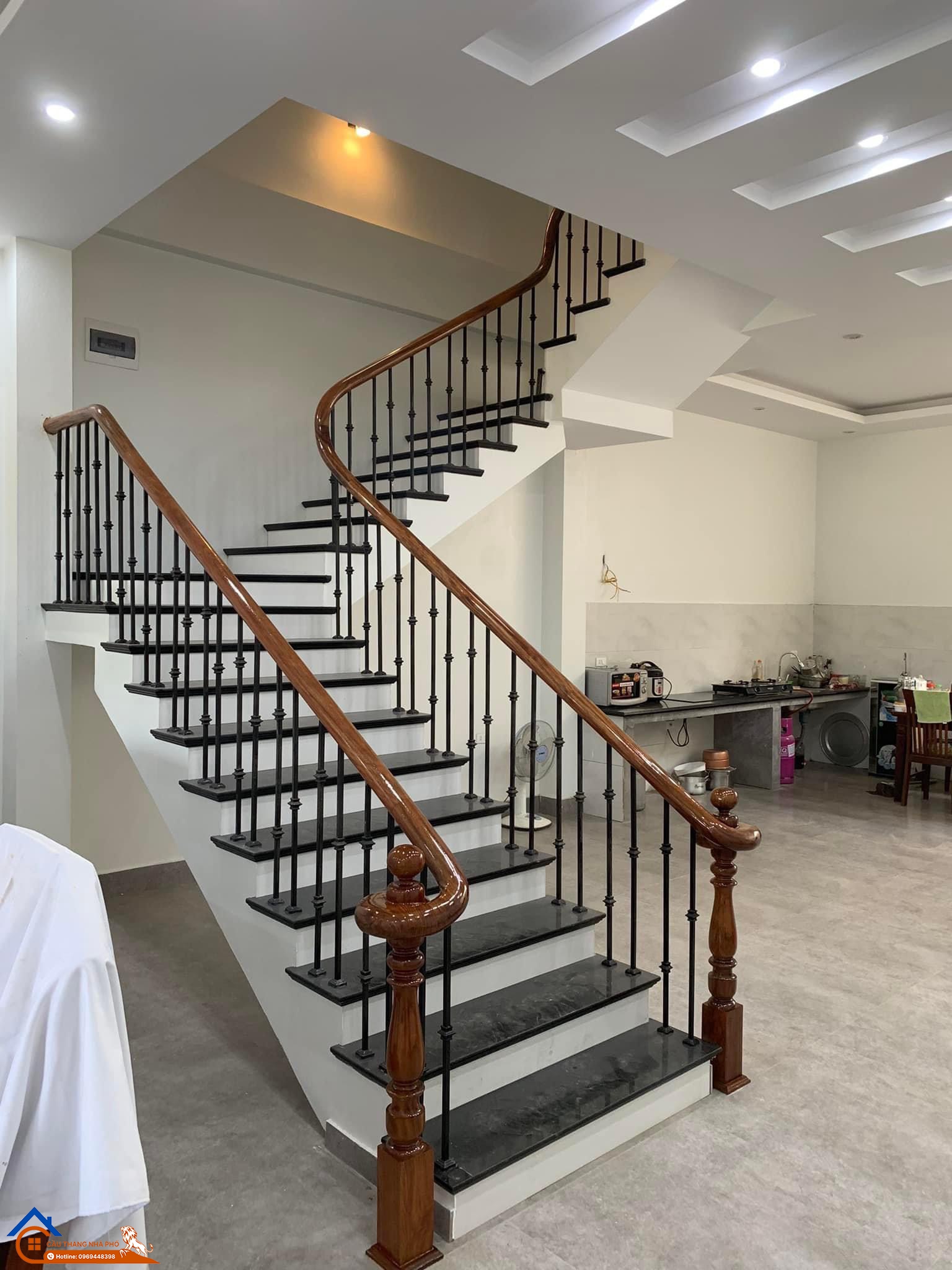 Cầu thang sắt (4)